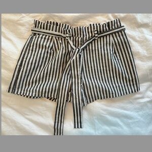 Dark Gray & White Paper Bag Shorts, size small